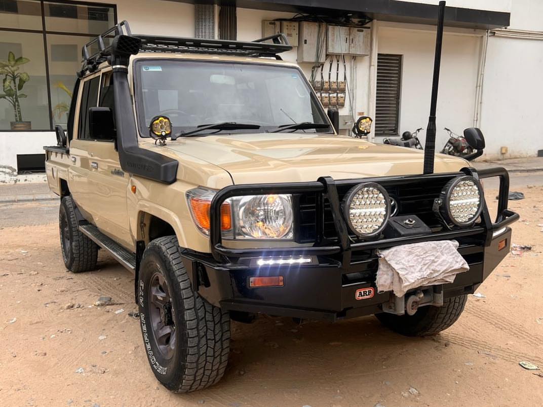 LAND CRUISER 70 SERIES PICKUP TRUCK